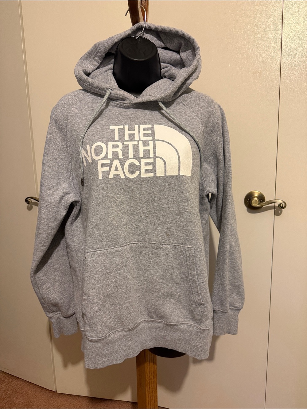 Wmn’s The North Face Light Gray Logo Pullover Hoodie